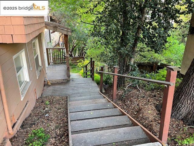 337 Oakland Avenue, Oakland CA: https://media.crmls.org/mediaz/783abfb6-0f3f-4b50-a7d5-c4ecd114aa45.jpg