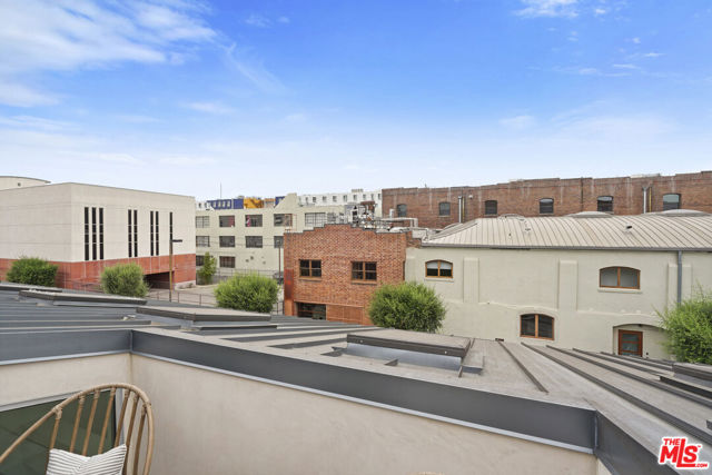 940 E 2nd Street, Los Angeles CA: https://media.crmls.org/mediaz/783ae040-e309-4e36-9949-8473acf41d5e.jpg