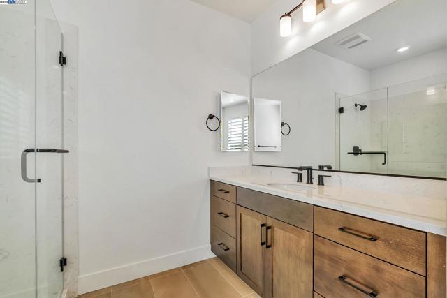 665 River Bend Dr, Lathrop CA: https://media.crmls.org/mediaz/783b422e-87b1-4301-8682-42f2e348b8ee.jpg