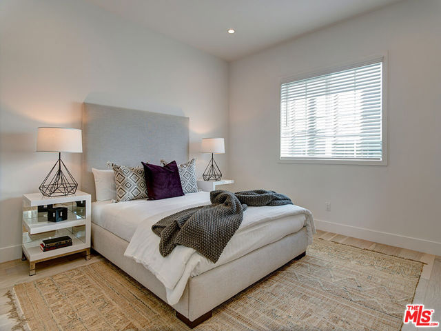 11979 Mayfield Avenue, Los Angeles CA: https://media.crmls.org/mediaz/783b6085-cc03-44d9-91ad-488be2e9f676.jpg