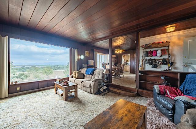 905 W Blanco Road, Salinas CA: https://media.crmls.org/mediaz/783bc1d6-b3b2-48a3-aec5-bd5a3419a44b.jpg