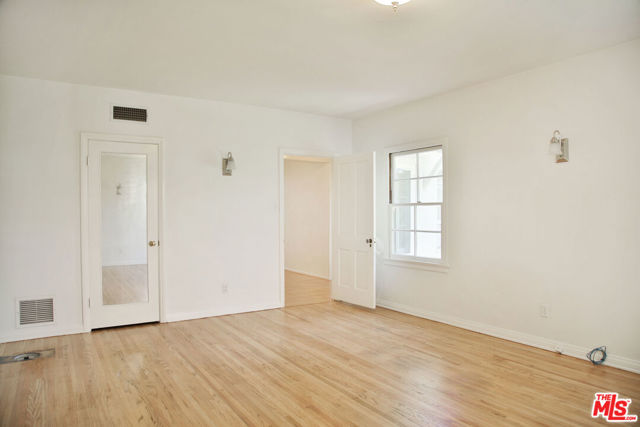 2963 Queensbury Drive, Los Angeles CA: https://media.crmls.org/mediaz/783bc4a5-9f6c-4761-aaf8-93c37705b6fe.jpg