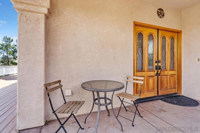 22318 Casa De Carol, Ramona CA: https://media.crmls.org/mediaz/783bfd4a-7440-417c-9526-86fc8fe6a4f9.jpg