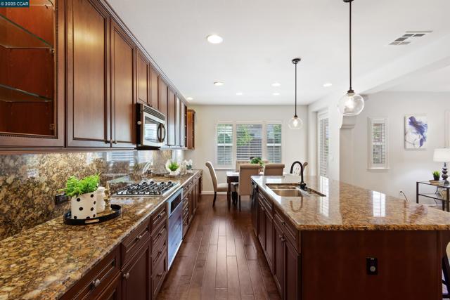 5214 Kenilworth Way, San Ramon CA: https://media.crmls.org/mediaz/783cdb30-c383-43ca-8ef2-6dbf15fb1e73.jpg