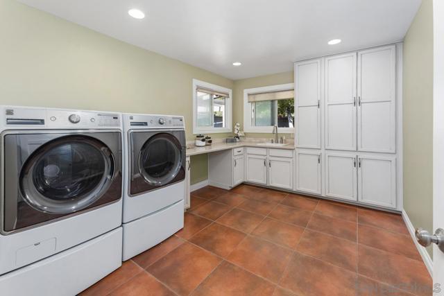 13627 Poway Springs Rd, Poway CA: https://media.crmls.org/mediaz/783cf650-5f34-447a-a18d-54a904dde89d.jpg