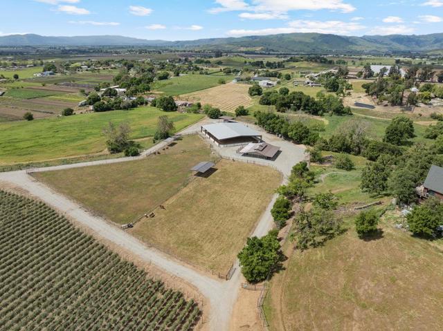 804 Comstock Road, Hollister CA: https://media.crmls.org/mediaz/783d46bc-cc30-4371-8f1b-cad0789cbd6c.jpg