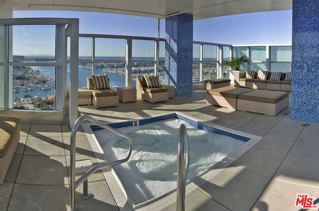 13700 Marina Pointe Drive, Venice CA: https://media.crmls.org/mediaz/783d4f54-8c41-4053-8f3e-b9706184302a.jpg