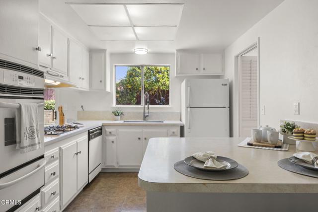 8699 Roswell Street, Ventura CA: https://media.crmls.org/mediaz/783d6768-a9f8-4327-a57f-dde81c0a1875.jpg