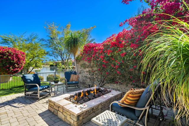 50240 Via Amante, La Quinta CA: https://media.crmls.org/mediaz/783e0ca1-267e-4355-85cb-8c7463650012.jpg