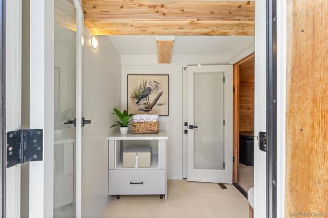 5632 Ladybird Lane, La Jolla CA: https://media.crmls.org/mediaz/783e18f0-282e-48c6-a509-ae60e582c664.jpg