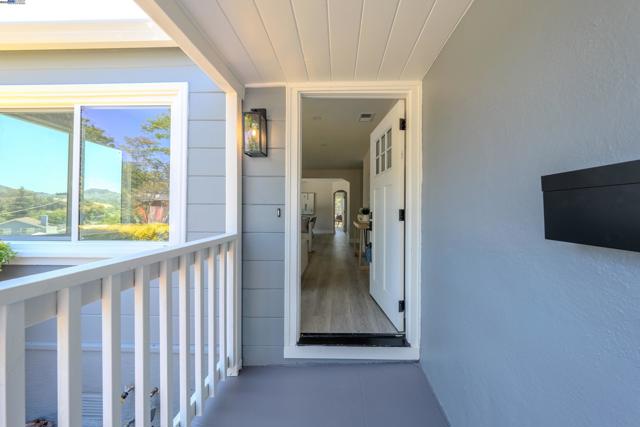 10007 Burr St, Oakland CA: https://media.crmls.org/mediaz/78406da6-a2a4-4b70-a153-9ffcd1fb7cab.jpg