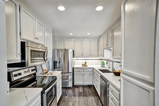 4374 Valley Ave, Pleasanton CA: https://media.crmls.org/mediaz/7840e1ef-d970-48e2-9db8-3006b1b8d97e.jpg