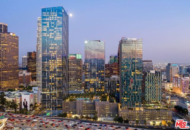 889 Francisco, Los Angeles CA: https://media.crmls.org/mediaz/7840e459-6b77-40bf-9a67-474806083e62.jpg