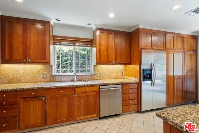 4385 Camellia Avenue, Studio City CA: https://media.crmls.org/mediaz/7840ed10-0212-412f-8f3f-7e505941a08e.jpg