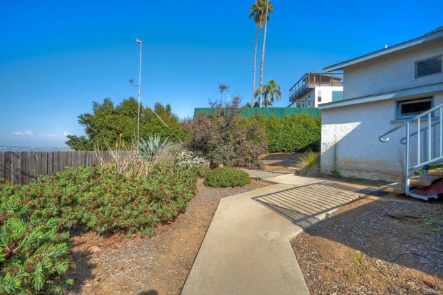 2428 Dunstan Street, Oceanside CA: https://media.crmls.org/mediaz/78414f24-5093-4b86-9674-e645716afa09.jpg