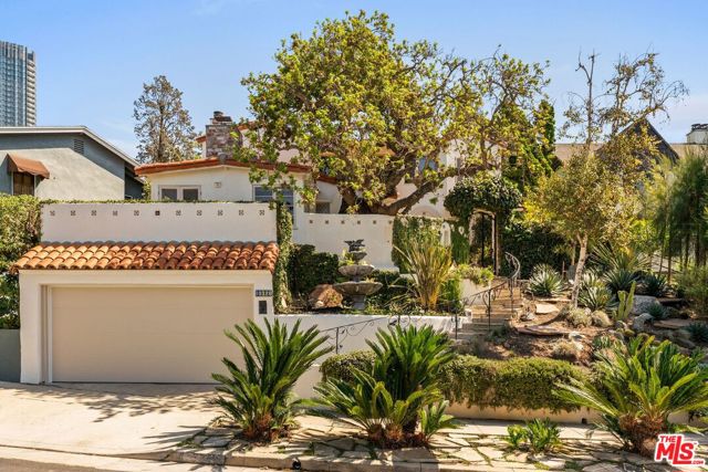 10320 Mississippi Avenue, Los Angeles CA: https://media.crmls.org/mediaz/7841fab8-9ef4-427d-a17e-4d285d25570d.jpg