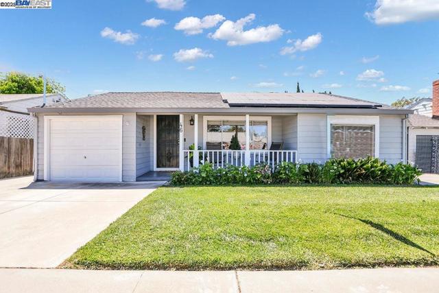 46 E Thirteenth St, Antioch CA: https://media.crmls.org/mediaz/78428328-19a9-41d9-a3ab-4bc45657b369.jpg