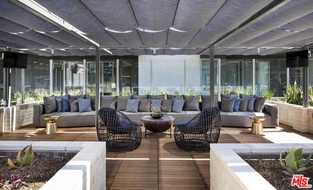 3425 West Olive 224 Burbank, California Perfectly placed amongst the glamour and energy of the surrounding city, Talaria Burbank is a premier apartment living destination for the style-minded and sophisticated. Our location in the Burbank Media District places us alongside entertainment icons such as The Walt Disney Company and Warner Brothers Studios, while a Whole Foods Market sits conveniently in reach as our new downstairs neighbor. As the City of Burbank's first residential community to achieve LEED Gold Certification, our commitment to the environment is matched only by our dedication to 5-star service and urban luxury living in the heart of L.A. An unrivaled lifestyle experience awaits. We invite you to discover it at Talaria Burbank. Pet rent is $50/cat and $75/dog with a $500 additional deposit. 4 weeks free on 1 & 3 bedrooms. 6 weeks free on 2 bedrooms. $1500 gift card if leased within 48 hours from touring. $1000 gift card if leased within 72 hours. Prices & availability subject to change.