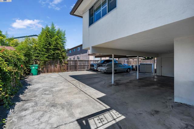 1233 Broadway, Alameda CA: https://media.crmls.org/mediaz/7842bd63-e3ad-43ae-87da-77eff9573833.jpg