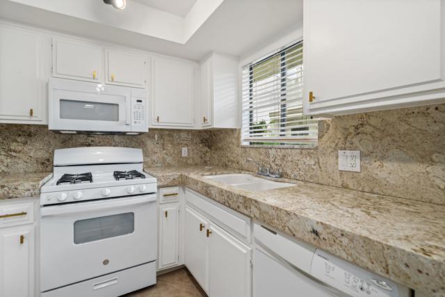 1150 E Palm Canyon Drive, Palm Springs CA: https://media.crmls.org/mediaz/7842cac3-64d9-40c4-8f72-afa413d2ff5e.jpg