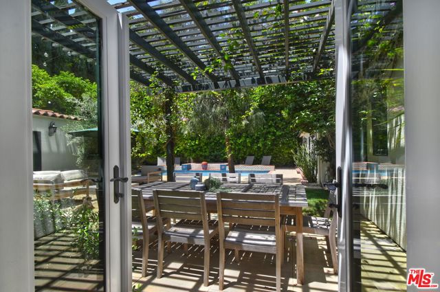4277 Beck Avenue, Studio City CA: https://media.crmls.org/mediaz/78431c91-35a9-43fd-905e-16a428adb8a7.jpg
