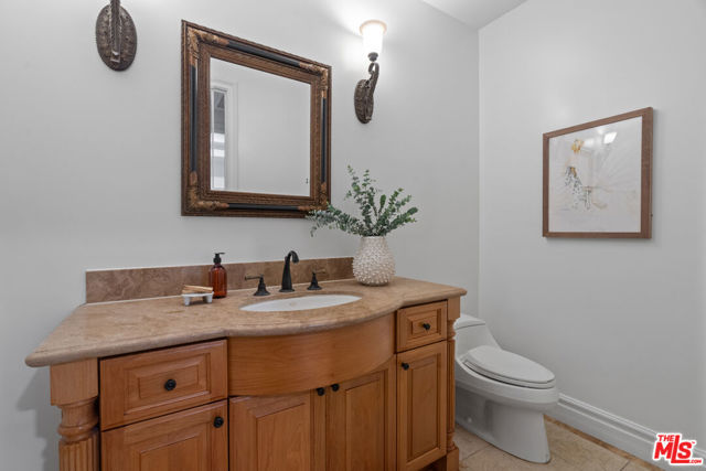 3697 Benedict Canyon Lane, Sherman Oaks CA: https://media.crmls.org/mediaz/78433fc3-d2d2-4a6d-95a0-5206f7c96894.jpg