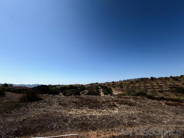 9562 Covey Ln, Escondido CA: https://media.crmls.org/mediaz/78435bc1-776d-4e20-93c4-21a14fd9f542.jpg