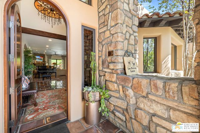 248 E Palo Verde Avenue, Palm Springs CA: https://media.crmls.org/mediaz/784384a3-b6b0-4183-8539-70b45997e762.jpg