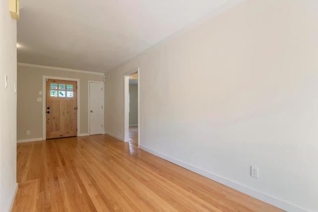 560 6th Avenue, Menlo Park CA: https://media.crmls.org/mediaz/7843bf15-fbd0-4f35-b303-70791b56bfeb.jpg