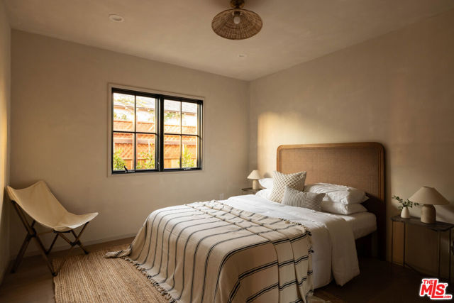 7907 Croydon Avenue, Los Angeles CA: https://media.crmls.org/mediaz/7844a21b-8799-4ef4-9d0c-ae60854e1954.jpg