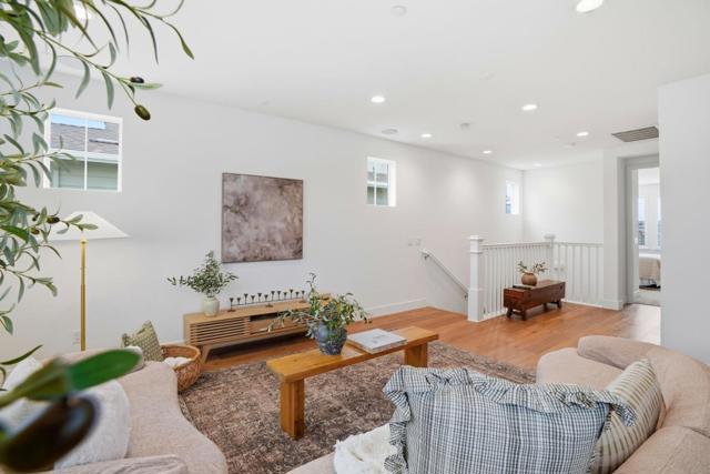 275 Skyview Drive, Marina CA: https://media.crmls.org/mediaz/7844ce97-3736-4117-8e77-00b1fea160fc.jpg