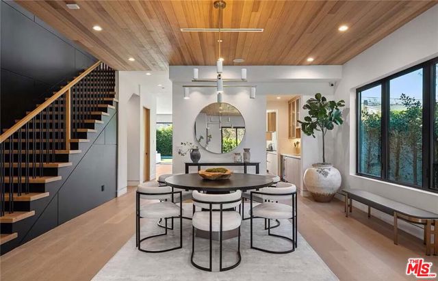 4453 Gentry Avenue, Valley Village CA: https://media.crmls.org/mediaz/78457e5c-ab1a-4b36-a57b-2c919fa9bc72.jpg