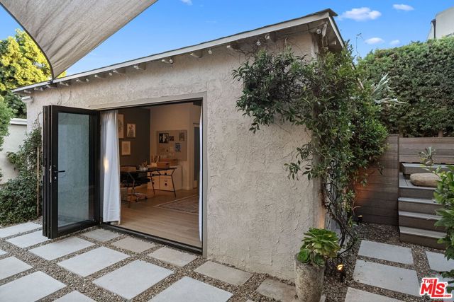 626 Pacific Street, Santa Monica CA: https://media.crmls.org/mediaz/7845c0d1-8e7f-4a8a-901a-2cd8ab77a91a.jpg