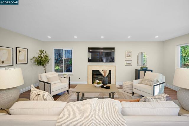 4072 Westminster Pl, Danville CA: https://media.crmls.org/mediaz/7846046a-4681-4a51-abef-99641edb9d0b.jpg