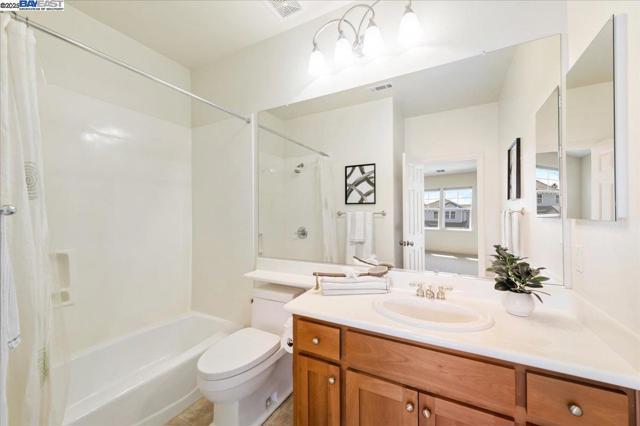 3043 Picholine Dr, Livermore CA: https://media.crmls.org/mediaz/784646e7-0432-4493-b714-5dcd14183f08.jpg