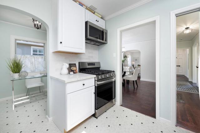 1411 Sanchez Avenue, Burlingame CA: https://media.crmls.org/mediaz/7846501b-cd85-4381-a5d7-a7e4f87b302f.jpg
