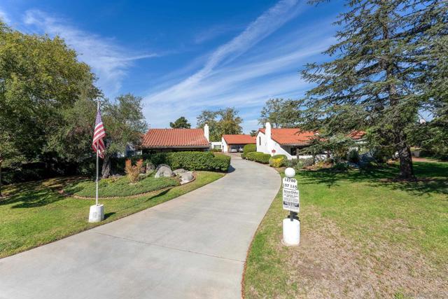 12780 Avenida La Valencia, San Diego CA: https://media.crmls.org/mediaz/78466748-2117-4bcc-9b6e-7946b399467e.jpg