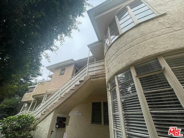 3757 Los Feliz Boulevard, Los Angeles CA: https://media.crmls.org/mediaz/78469b48-1ee2-4f17-8890-6bc838938653.jpg