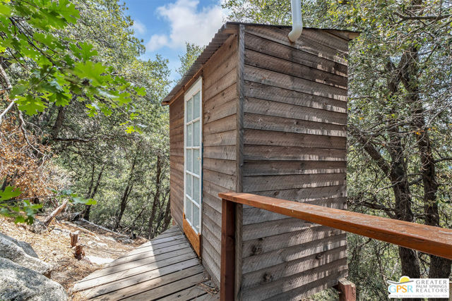 21395 Highway 243, Idyllwild CA: https://media.crmls.org/mediaz/7847b208-2f63-43a4-9cf2-30350ca67f91.jpg