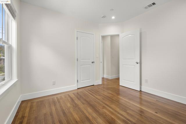 1437 Portland Ave, Albany CA: https://media.crmls.org/mediaz/7848f2a4-fe9c-4e75-a1e6-2b9e7f75db97.jpg