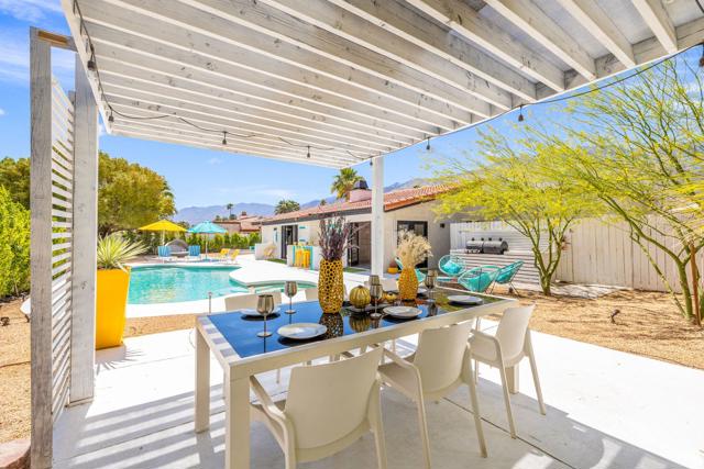 1862 N Nogales Way, Palm Springs CA: https://media.crmls.org/mediaz/7848fba1-8b8b-4706-8d27-60873cc092c2.jpg