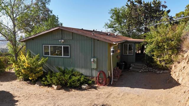 38281 Western Hills Drive, Anza CA: https://media.crmls.org/mediaz/7849113b-400d-44de-b916-4e8b0b16fa30.jpg