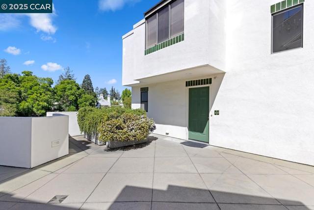 50 Mozden Ln, Pleasant Hill CA: https://media.crmls.org/mediaz/78493ae1-f31f-41f3-a938-cb6b7bf2a3e6.jpg