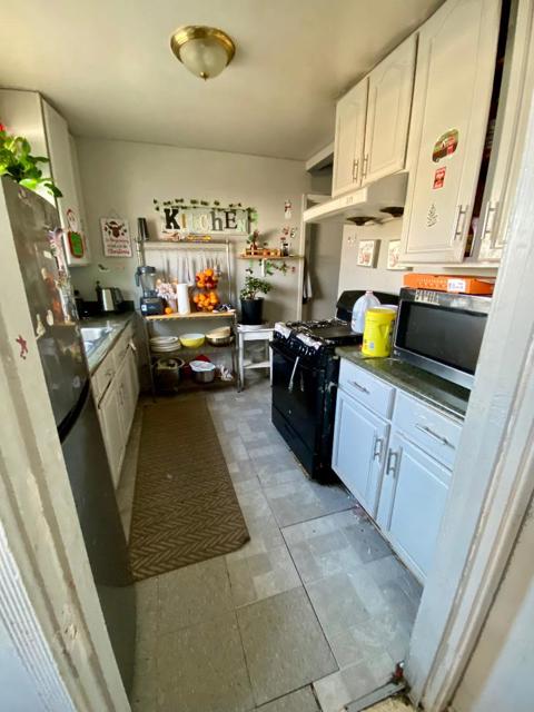1507 E 15th Street, Oakland CA: https://media.crmls.org/mediaz/78498004-7905-4167-9994-8c0562dd54f0.jpg
