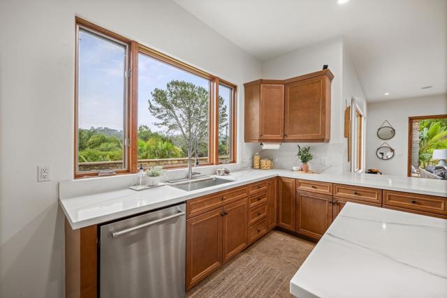 4149 Manchester Avenue, Encinitas CA: https://media.crmls.org/mediaz/784983c5-a770-4d86-8dba-5fdb8f4cfdca.jpg