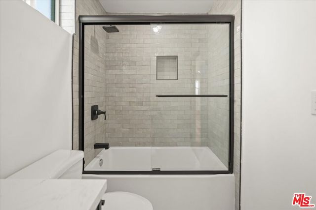 910 N Hudson Avenue, Los Angeles CA: https://media.crmls.org/mediaz/7849d2c7-4196-41e2-b9be-e1ac45f39750.jpg