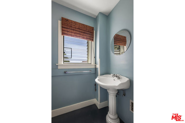 3526 Griffin Avenue, Los Angeles CA: https://media.crmls.org/mediaz/784ae5e7-ef2f-4517-a255-5b66f81c2e47.jpg