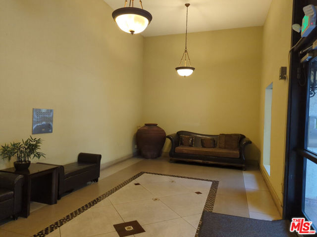 7300 Franklin Avenue, Los Angeles CA: https://media.crmls.org/mediaz/784b257e-e4ed-4ea7-8a1f-9733f0ddc3ec.jpg