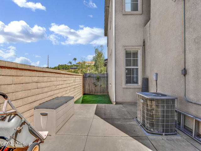 659 N Muirfield Avenue, Simi Valley CA: https://media.crmls.org/mediaz/784b3317-7b55-4aa5-bbd7-ca3c9083ab3b.jpg