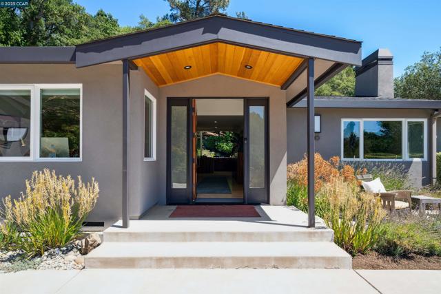 10 ICHABOD LANE, Orinda CA: https://media.crmls.org/mediaz/784bb59f-b437-4d92-b5d7-be3cf65a0f29.jpg